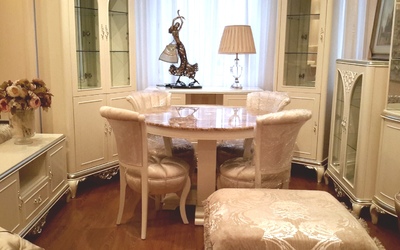 Стол круглый с мраморной столешницей и стулья Klabdesign /Беж