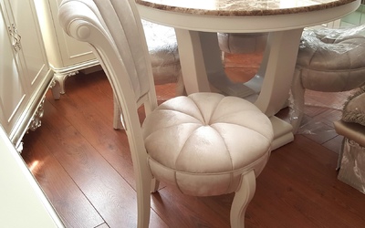 Стол круглый с мраморной столешницей и стулья Klabdesign /Беж
