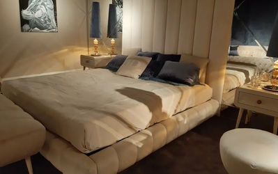 Кровать М19-08 с зеркальными панно